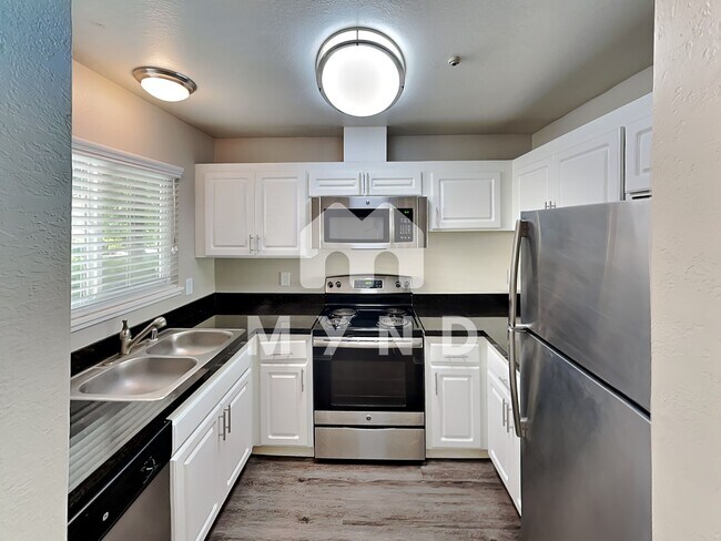 Building Photo - 6500 Country Club Dr Apt 1