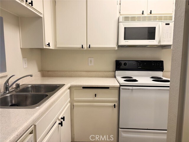 Building Photo - 10655 Lemon Ave