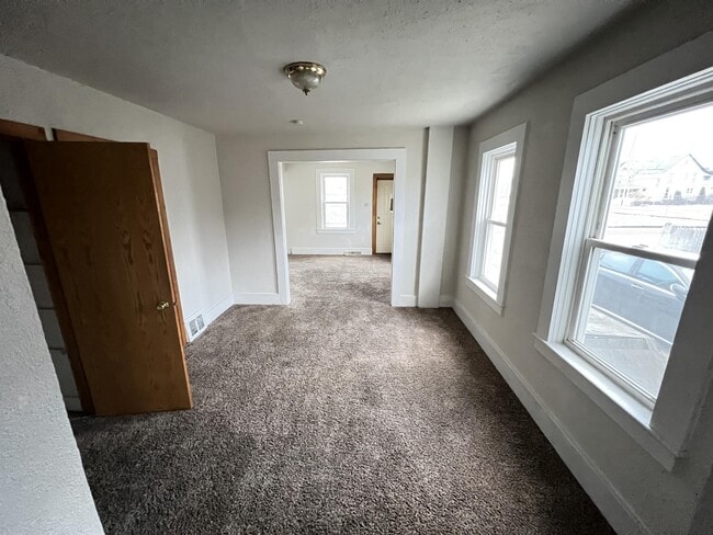 Building Photo - 5814 10th Ave