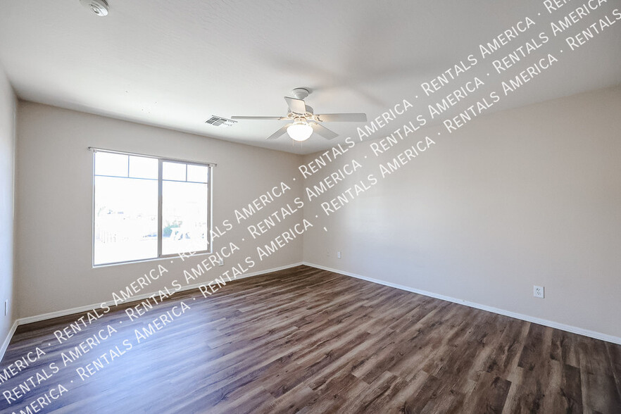 Building Photo - 910 S 118th Ln
