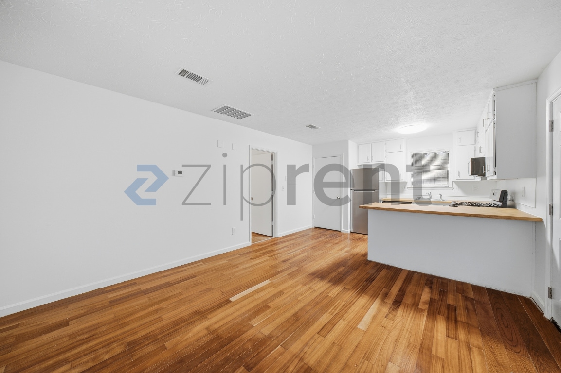 Building Photo - 5893 N Castlegate Dr