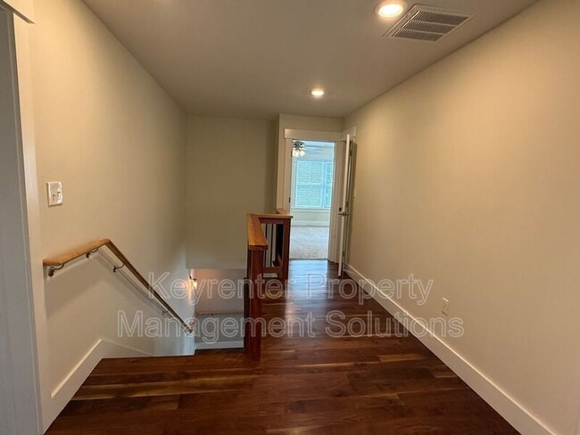 Building Photo - 2440 Belvue Rd