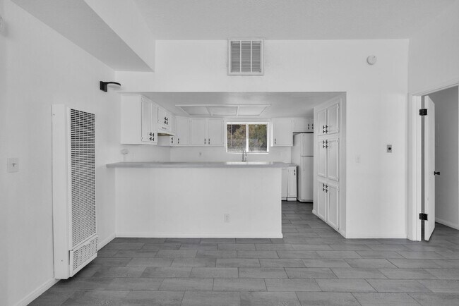Building Photo - 74077 Cactus Dr