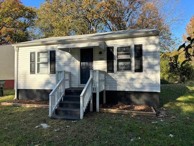 Building Photo - Your Cozy New Home Awaits in Burlington!