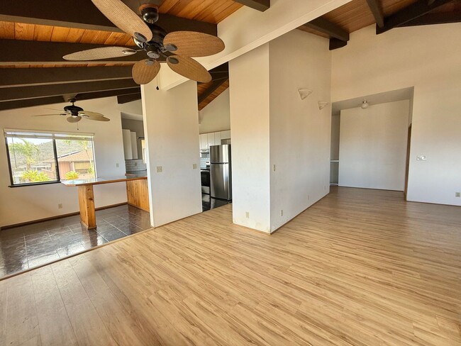 Building Photo - Pet friendly & Spacious - 3 Bedroom / 2 Ba...