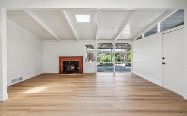 Building Photo - 102 Glendora Ave