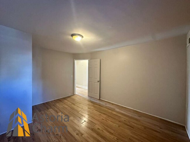 Building Photo - 910 Edmondson Ave