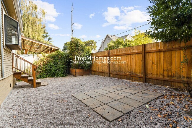 Building Photo - Charming Three Bedroom Home In N Portland!