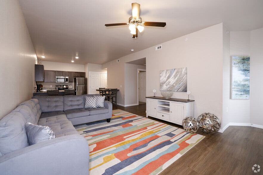 2BR, 2BA - 1093SF - Living Room - The Greens at Broken Arrow I, II,III, and IV