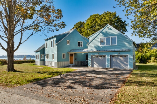 Building Photo - 1 Shoreline Dr