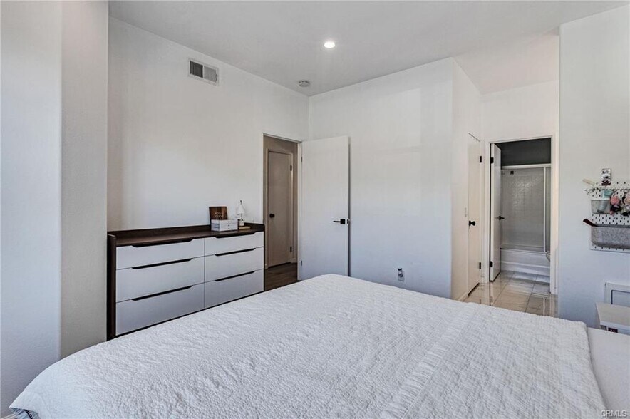 Building Photo - 922 S Country Glen Way