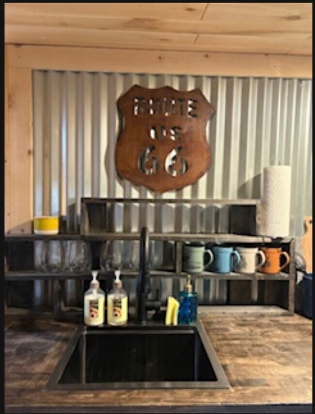 Building Photo - Barnview Country Haven