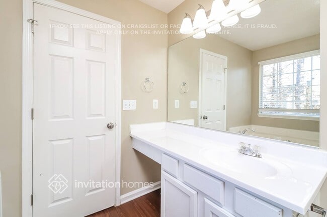 Building Photo - 2649 Lake Park Bend