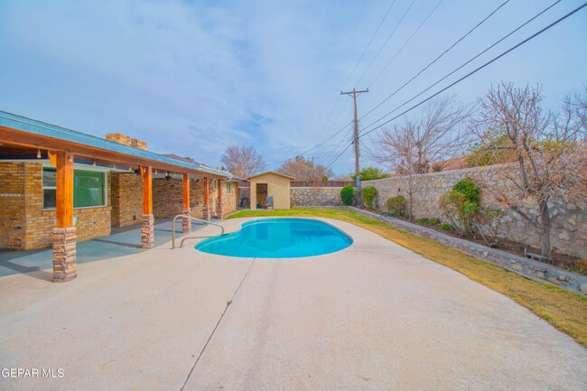 Building Photo - 8608 Catalpa Ln