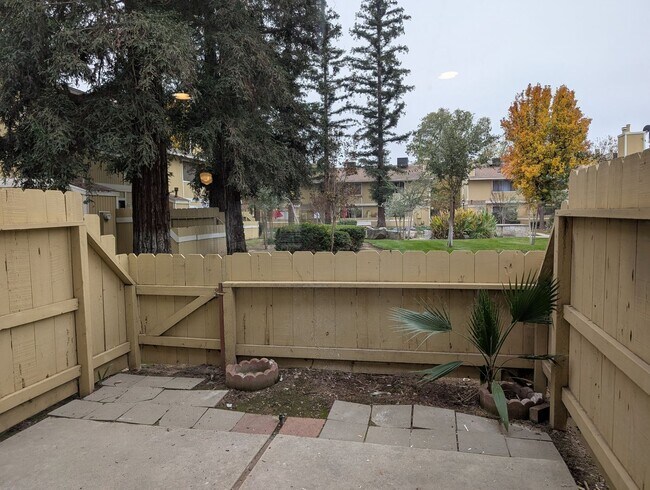 Building Photo - Completely remodeled and updated condo close to Fresno State and shopping. *Ask about the Move-in...
