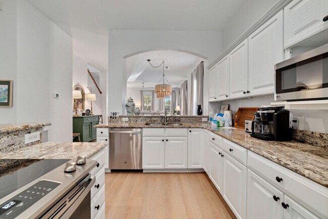 Building Photo - 9343 Marigot Promenade