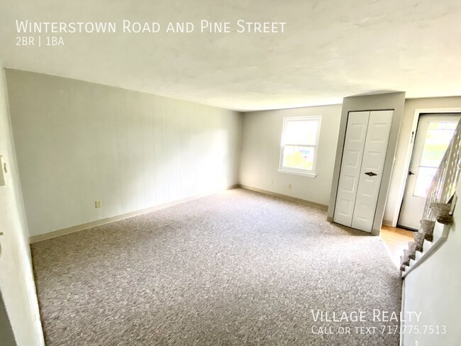 Building Photo - Large 2-Bedroom Townhome in Red Lion! Pati...