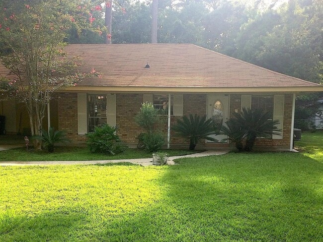 Building Photo - 516 Susan Dr