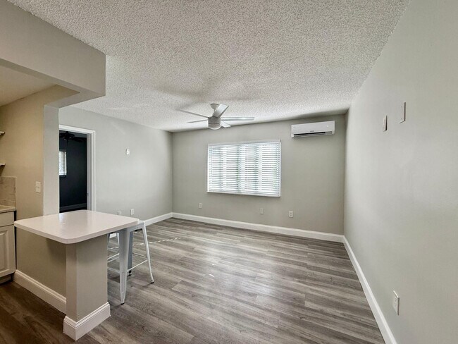 Building Photo - 820 NE 17th Ave