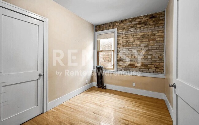 Building Photo - Available now!  1 bed, 1 bath condo