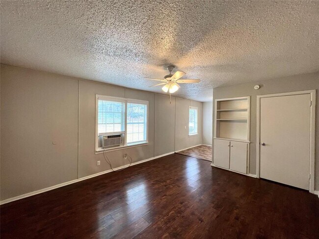 Building Photo - 6363 Hollis Ave