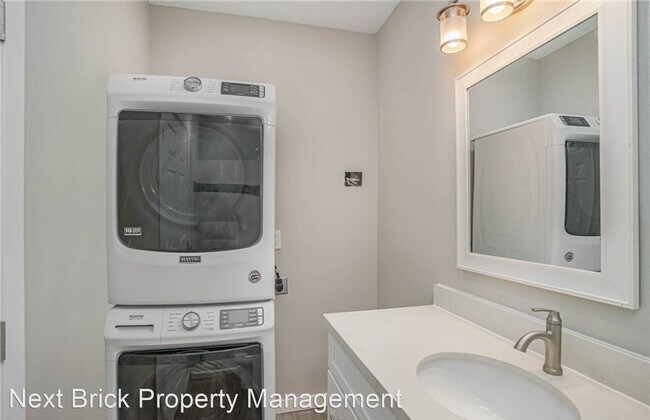 Building Photo - 3 br, 2 bath House - 1334 16th Ave S Unit B