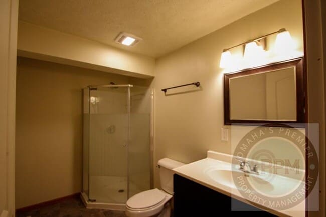 Building Photo - Comfortable 2 Bedroom/ 2 Bathroom Duplex |...