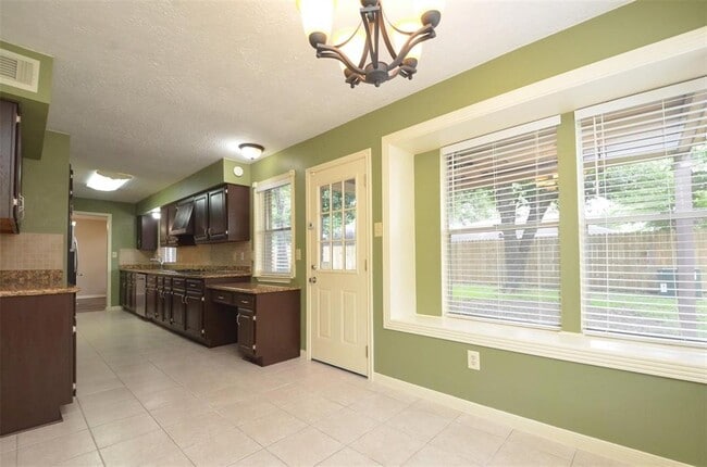Building Photo - 1306 Plum Park Dr