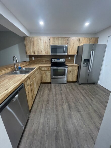 Building Photo - 1724 SW 131st Pl Cir S