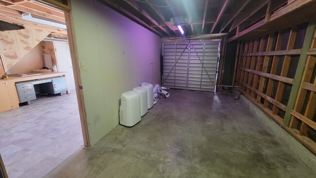 Building Photo - 4 Bedroom Mountain Home Close to Town!