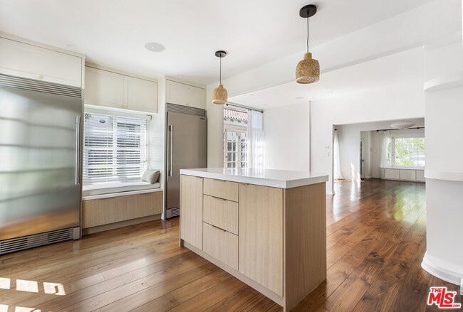 Building Photo - 3472 Rowena Ave