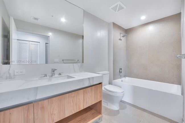 Building Photo - 11 NE 6th St