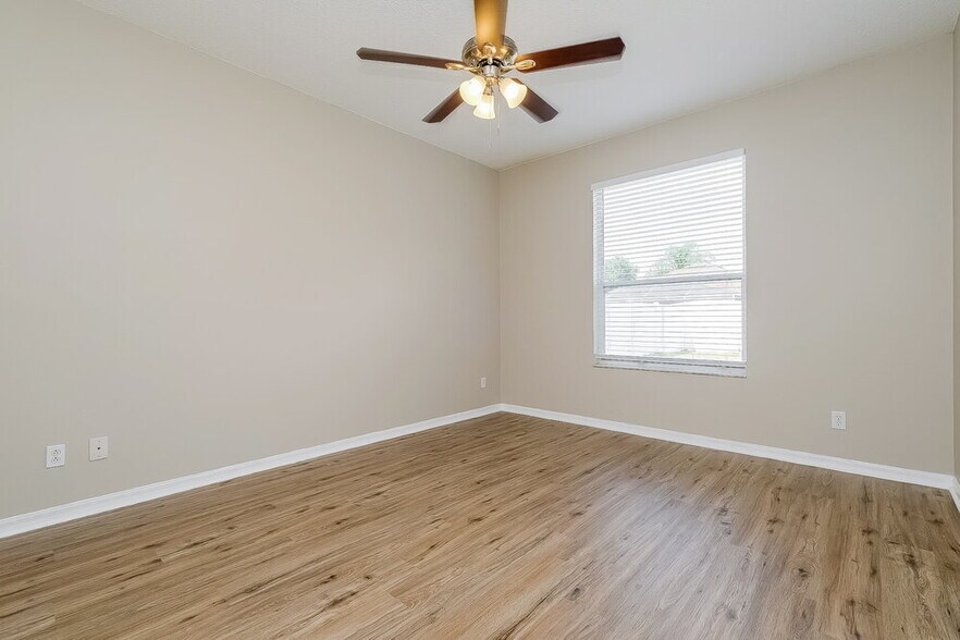 Building Photo - 18211 Hollyhills Way