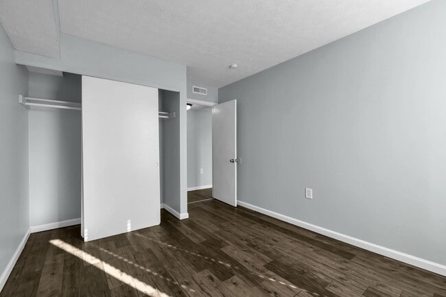 Building Photo - 2 Bedroom Apartment