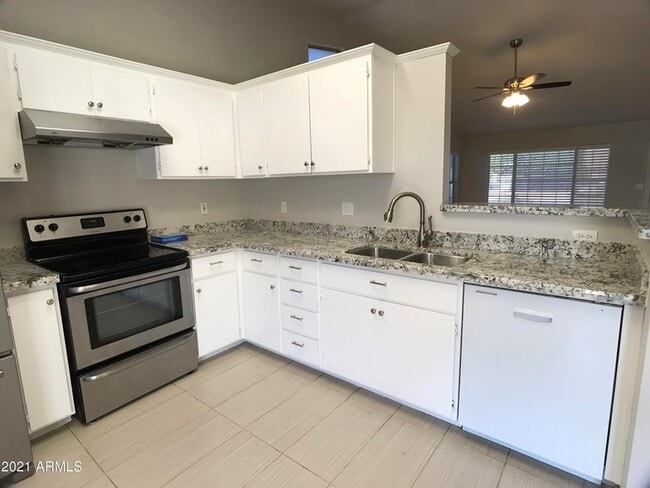 Building Photo - 381 E Bart Dr