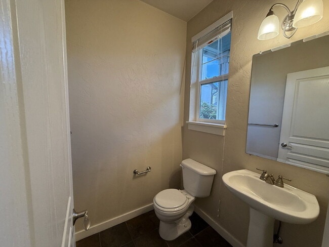 Building Photo - 2466 Mountain Terrace