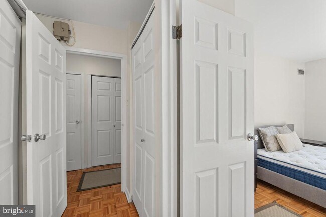 Building Photo - 950 25th St NW