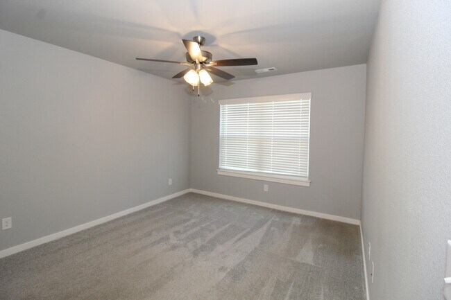 Building Photo - 427 Wagon Wheel Ave