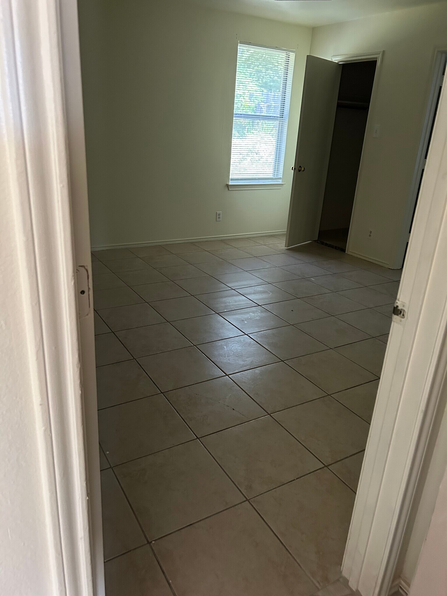 Building Photo - 3505 Northcrest Dr