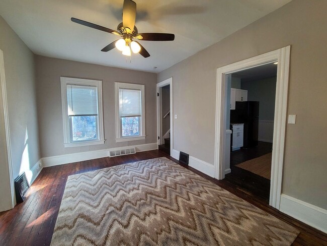 Building Photo - Renovated Private Home