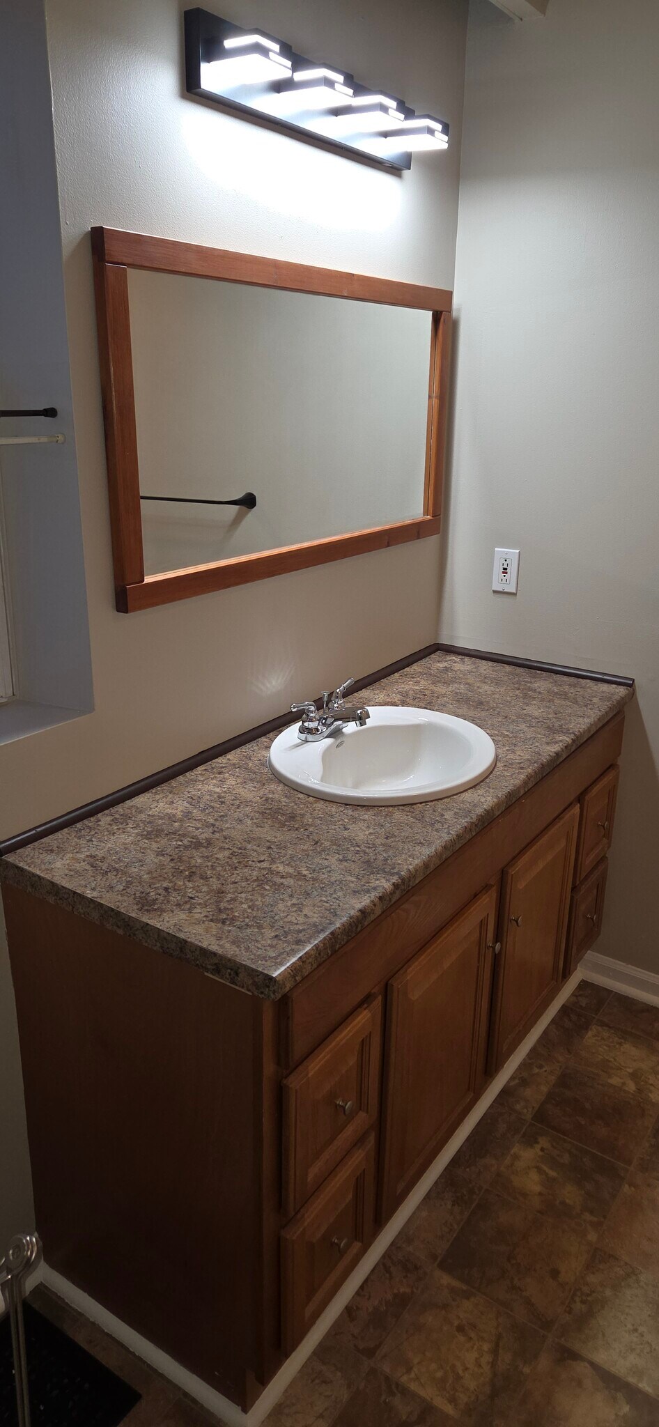 Building Photo - 484 Merchants Rd