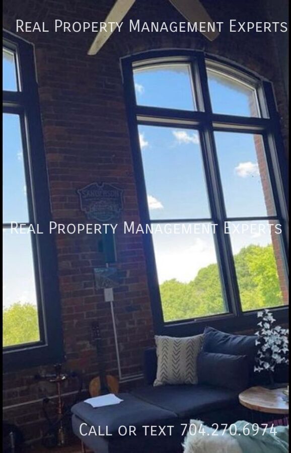 Building Photo - 201 S Hoskins Rd