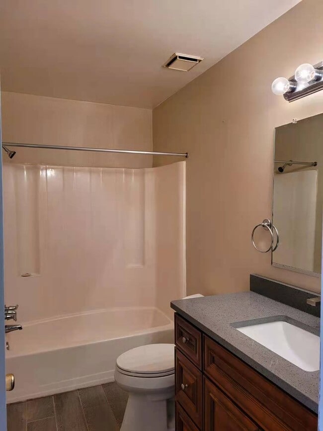 Building Photo - 305 Seeman Ct