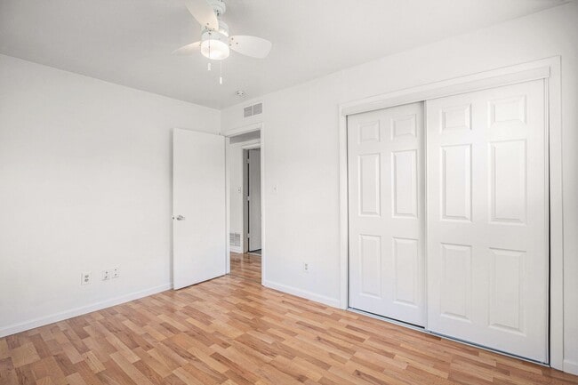 Building Photo - Beautiful 2BR/1BA Duplex in Independence!