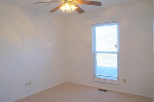 Building Photo - 715 White Oak Dr