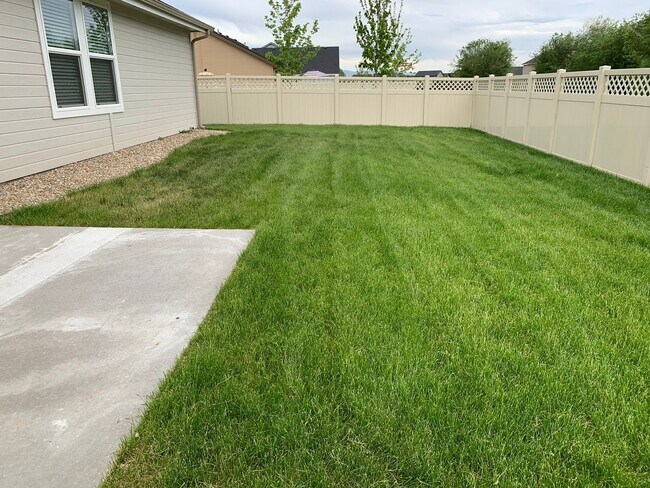 Building Photo - Beautiful new 3 bed 2 bath home in a quiet Star neighborhood.