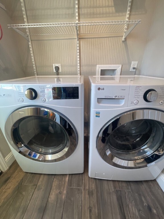 Building Photo - 806 E 3rd St