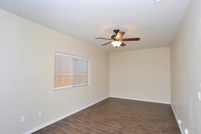 Building Photo - 4 Bedroom, 2.5 Bathroom in Oro Valley