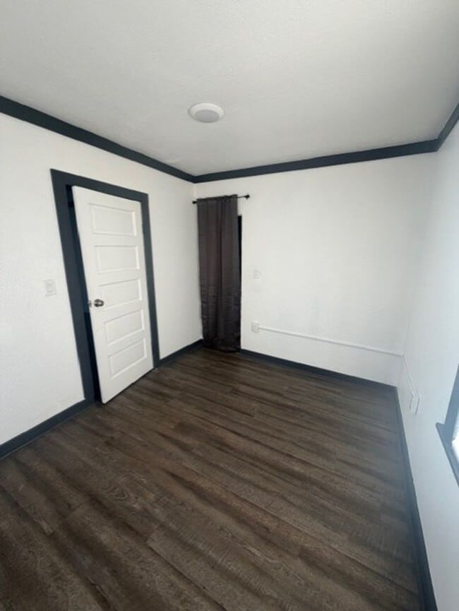 Building Photo - Beautifully Remodeled 3 Bedroom, 1 Bath Home – Move-In Ready!