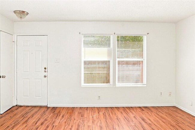 Building Photo - 6906 Deep Cir